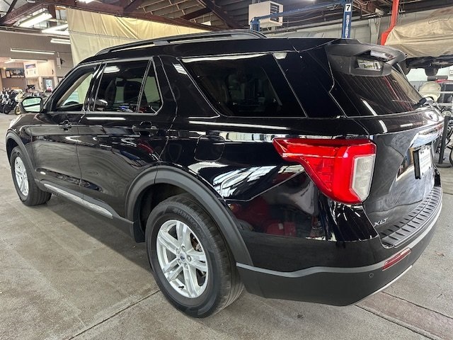 2022 Ford Explorer XLT photo 2