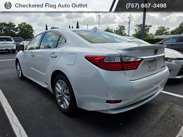 2015 Lexus ES 300h photo 4