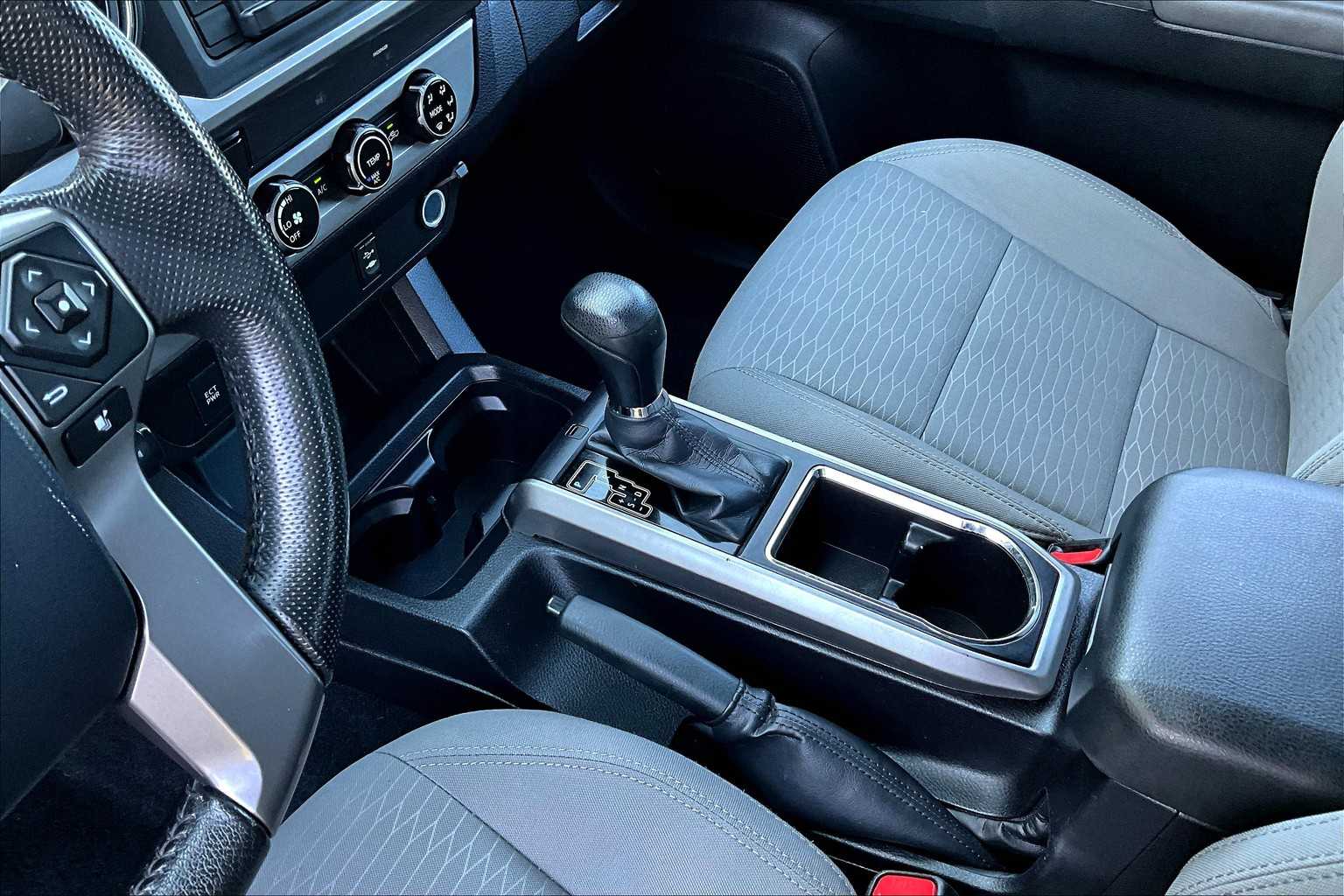 2016 Toyota Tacoma SR5 photo 16