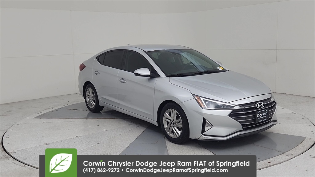 2019 Hyundai Elantra SEL photo 2