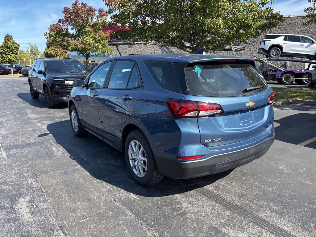 2024 Chevrolet Equinox LS photo 3