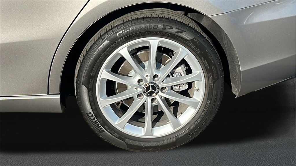 2020 Mercedes Benz A 220 photo 4