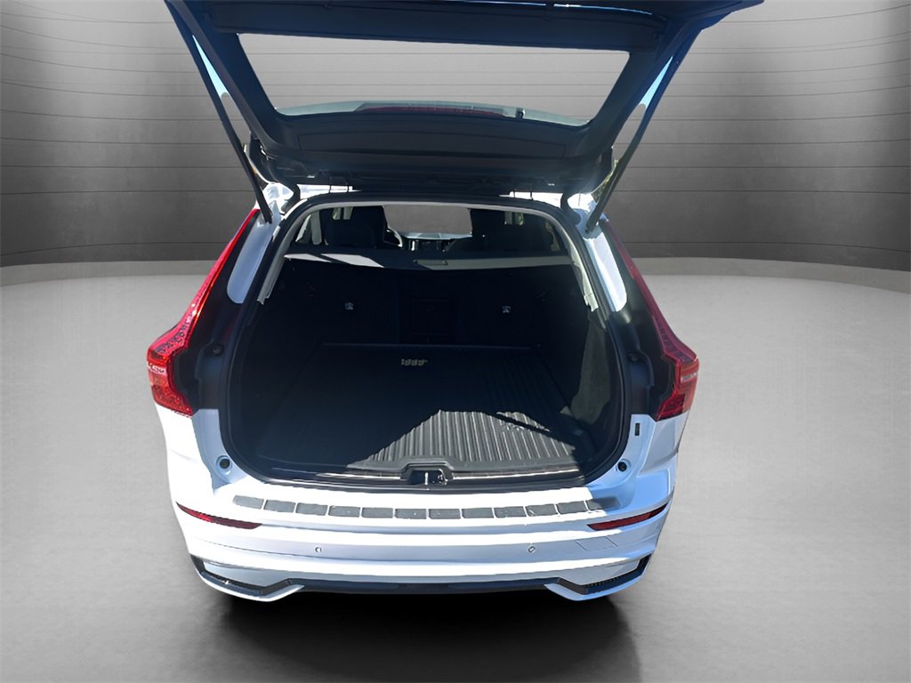 2024 Volvo XC60 B5 Plus photo 19