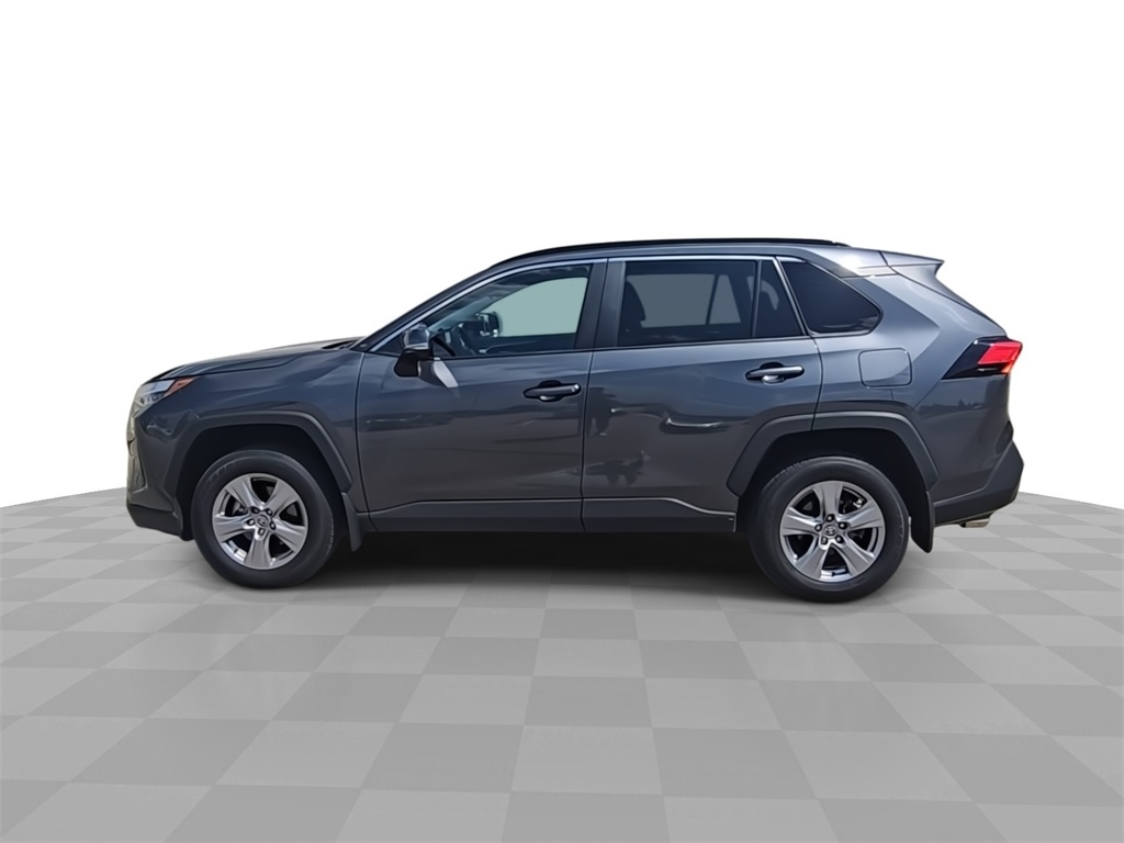 2022 Toyota RAV4 XLE photo 5