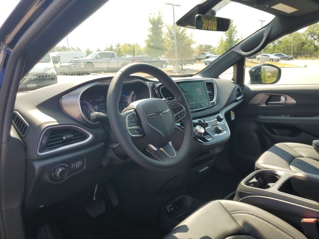 2026 Chrysler Voyager LX photo 26