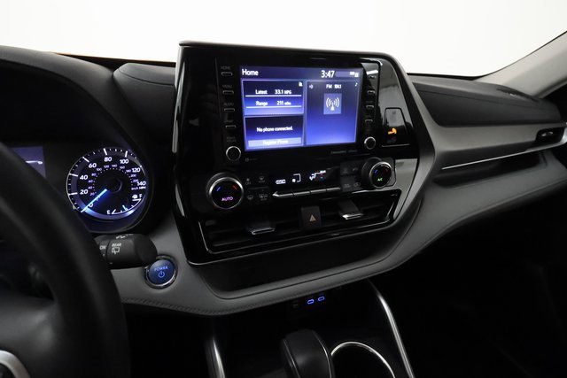 2022 Toyota Highlander LE photo 16