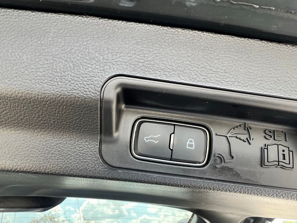 2023 Ford Explorer XLT photo 27