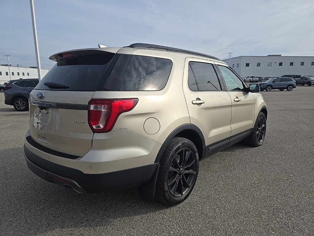2017 Ford Explorer XLT photo 2