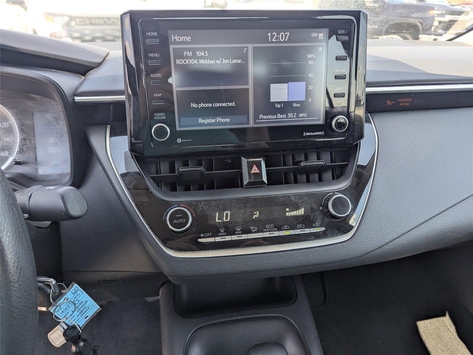 2022 Toyota Corolla LE photo 22