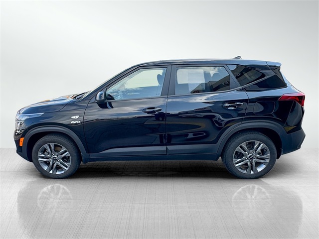 2023 Kia Seltos LX photo 6