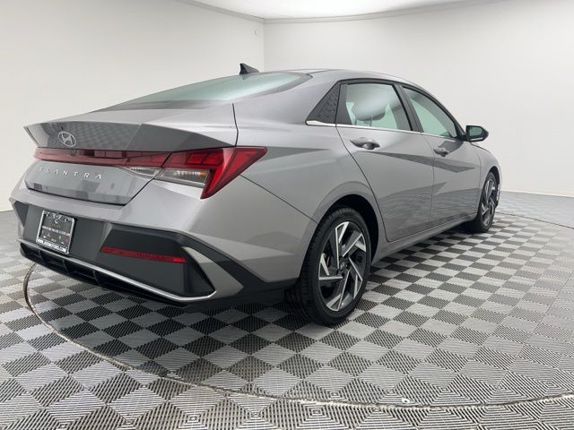 2025 Hyundai Elantra SEL Convenience photo 4