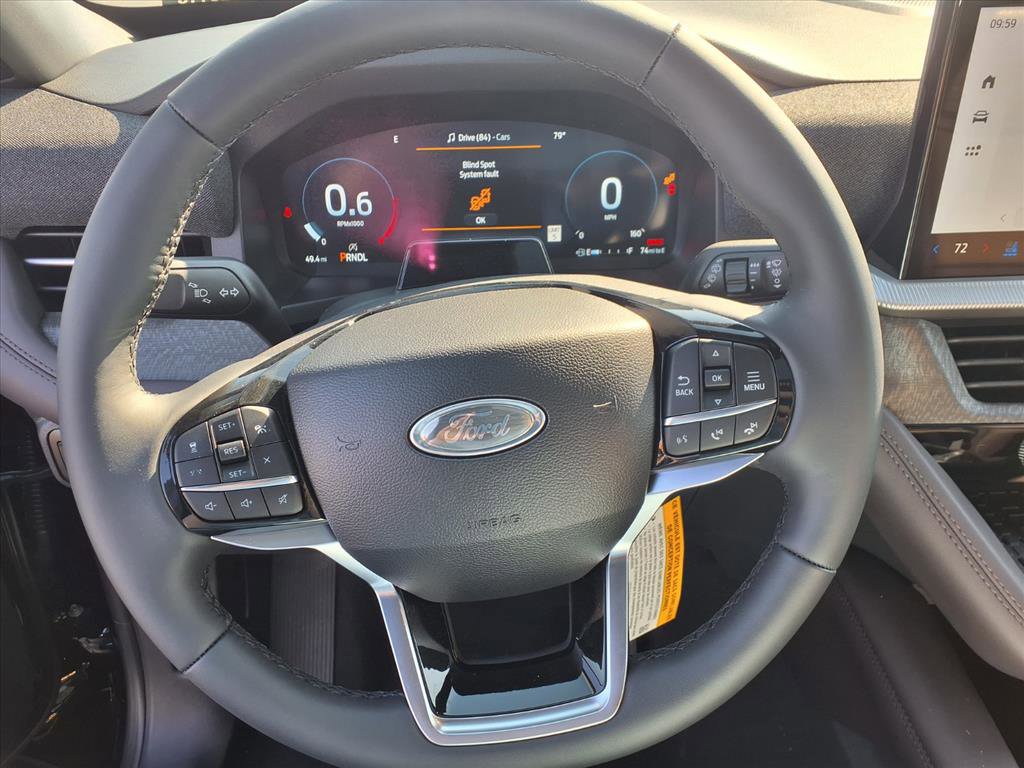 2025 Ford Explorer Platinum photo 2
