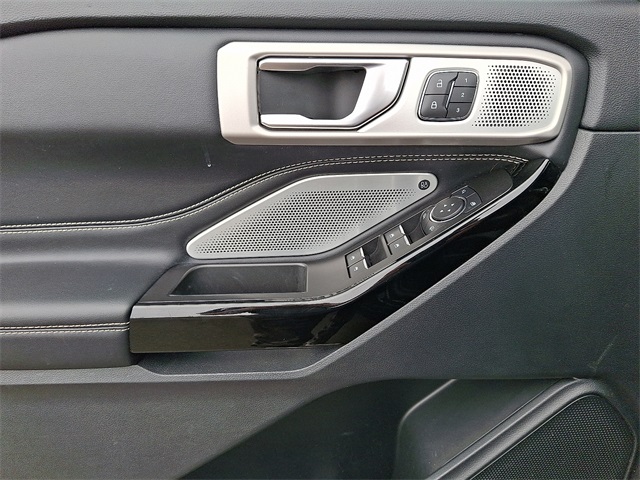 2022 Ford Explorer ST photo 9