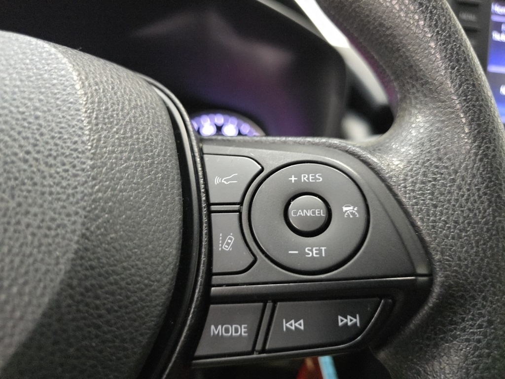 2022 Toyota RAV4 LE photo 6