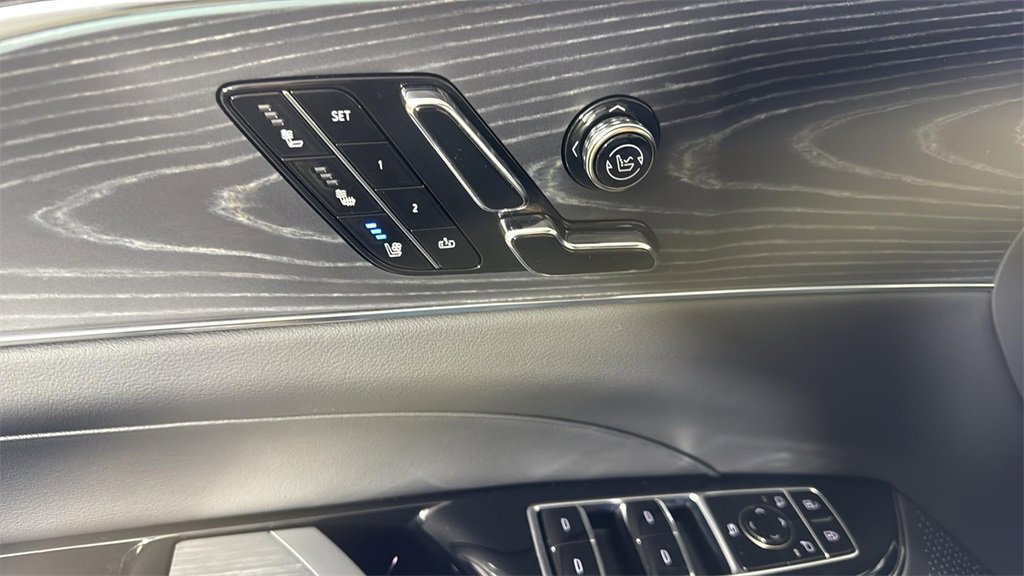 2024 Cadillac Lyriq Luxury photo 24