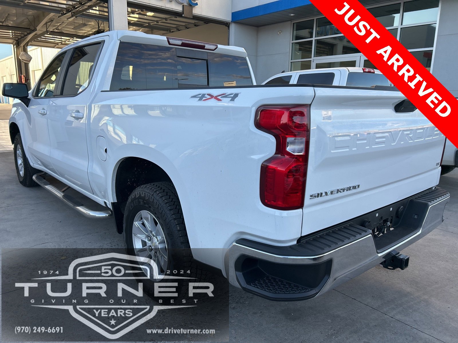 2020 Chevrolet Silverado 1500 LT photo 3