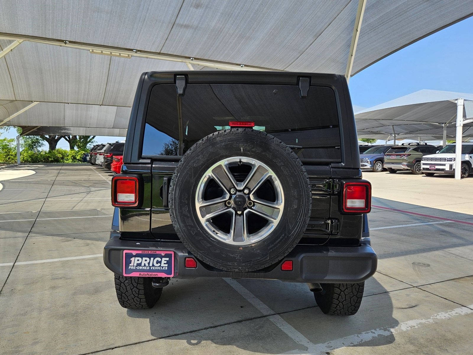 2022 Jeep Wrangler Unlimited Sahara photo 6