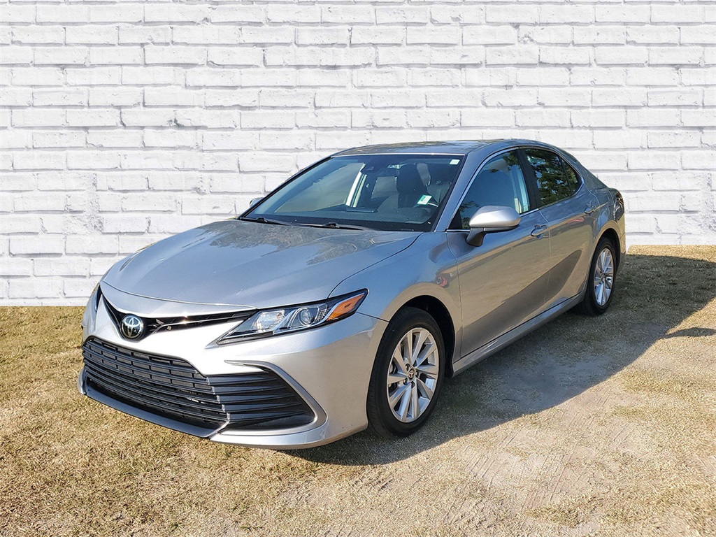 2023 Toyota Camry LE photo 4