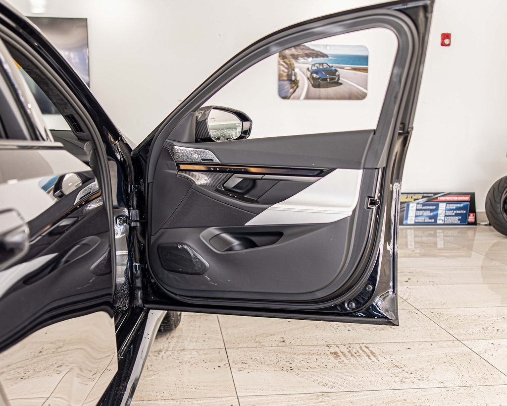 2025 BMW M5 - Image 40