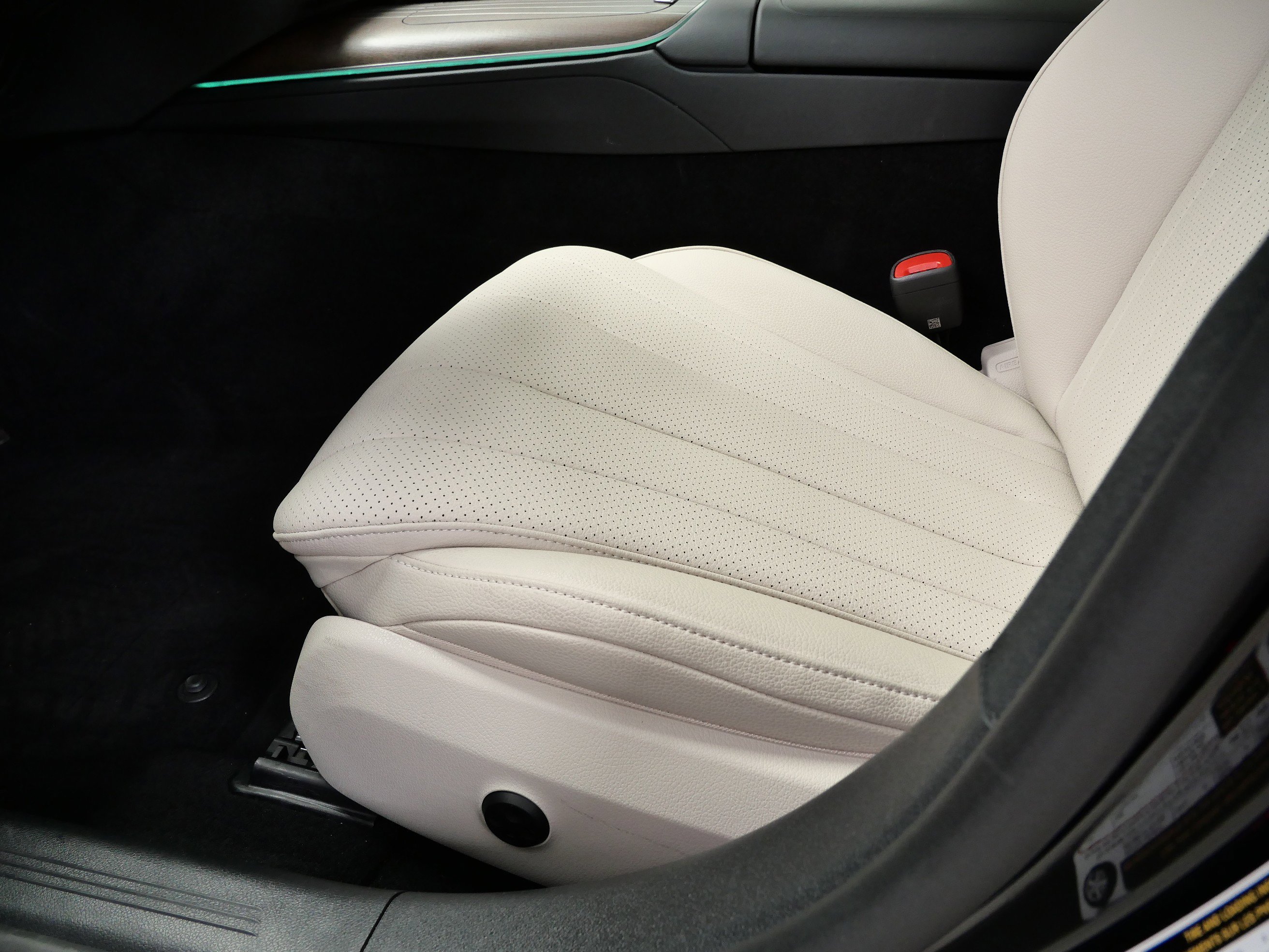 2025 Mercedes Benz E 350 4MATIC photo 16