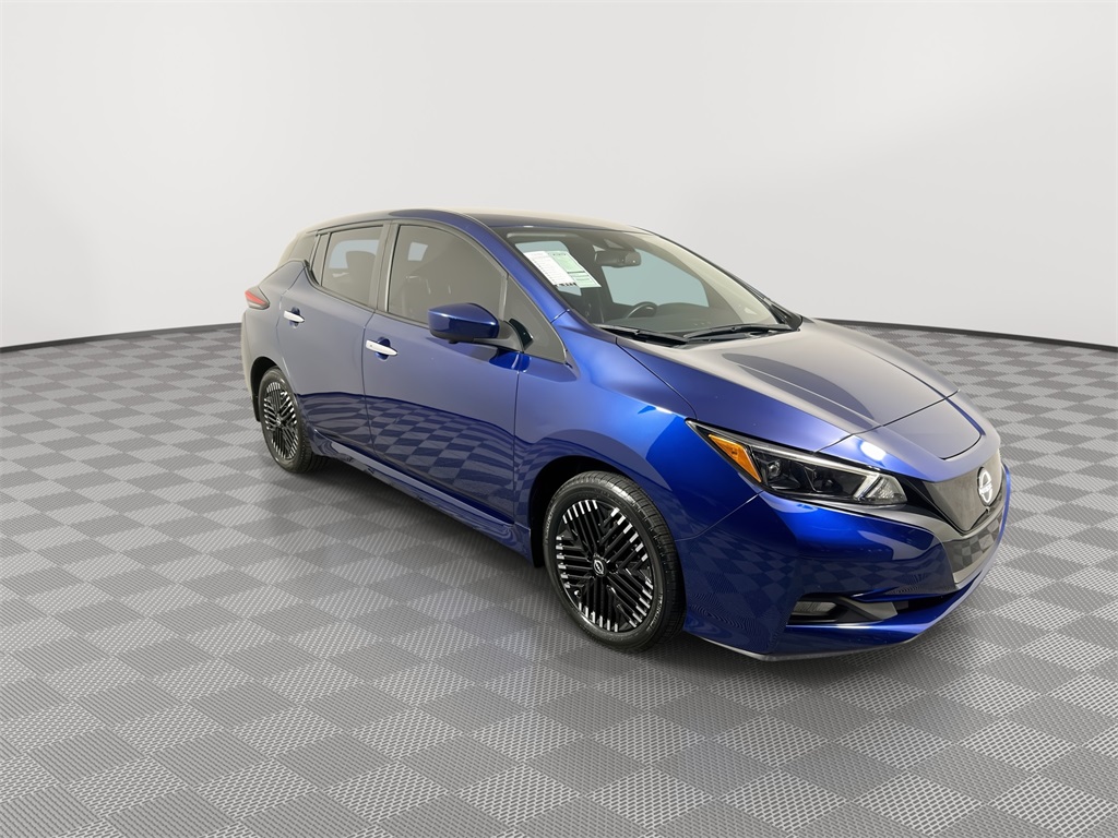 2023 Nissan Leaf SV Plus photo 2