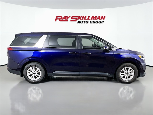 2024 Kia Carnival LX photo 8