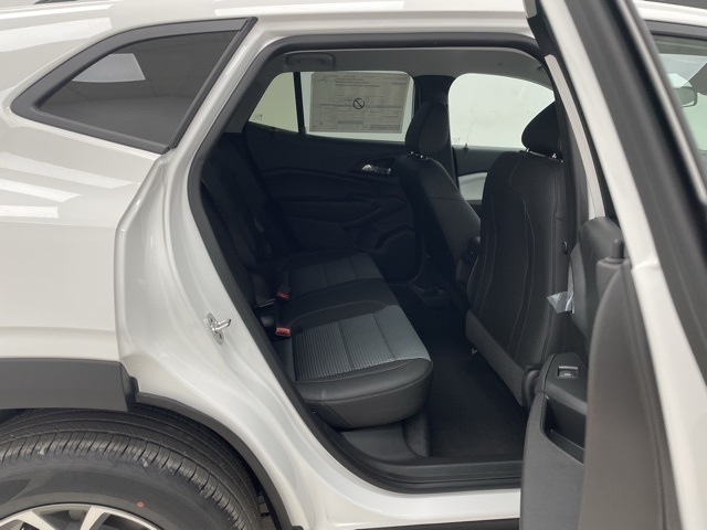 2025 Chevrolet Trax LT photo 7