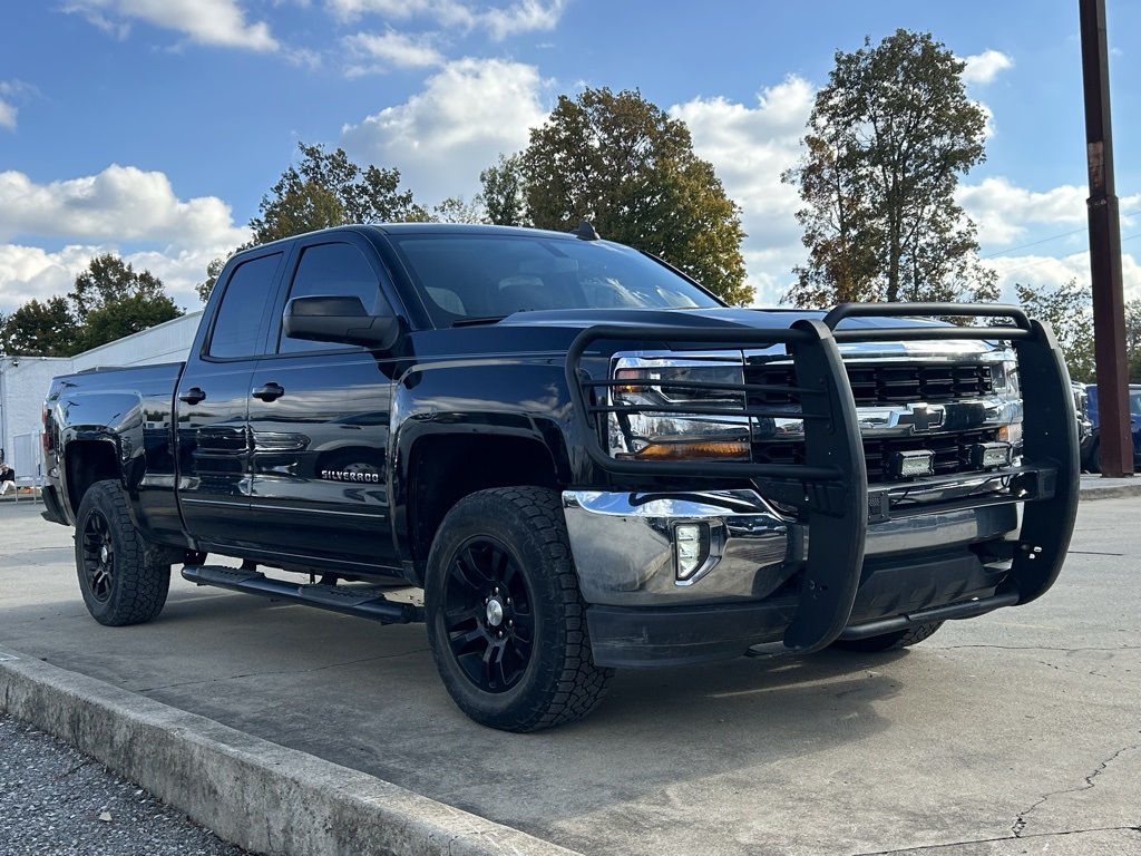 2018 Chevrolet Silverado 1500 LT photo 4