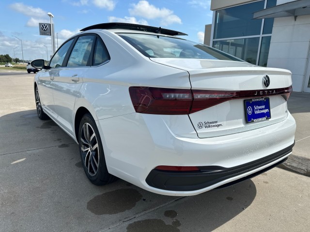 2025 Volkswagen Jetta SE photo 9