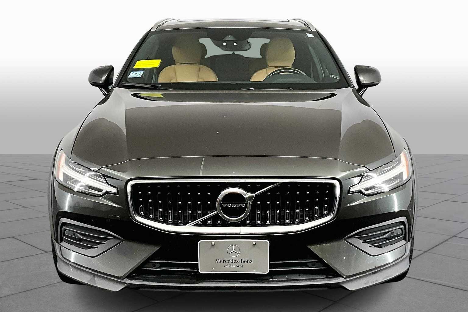 2020 Volvo V60 Cross Country photo 3