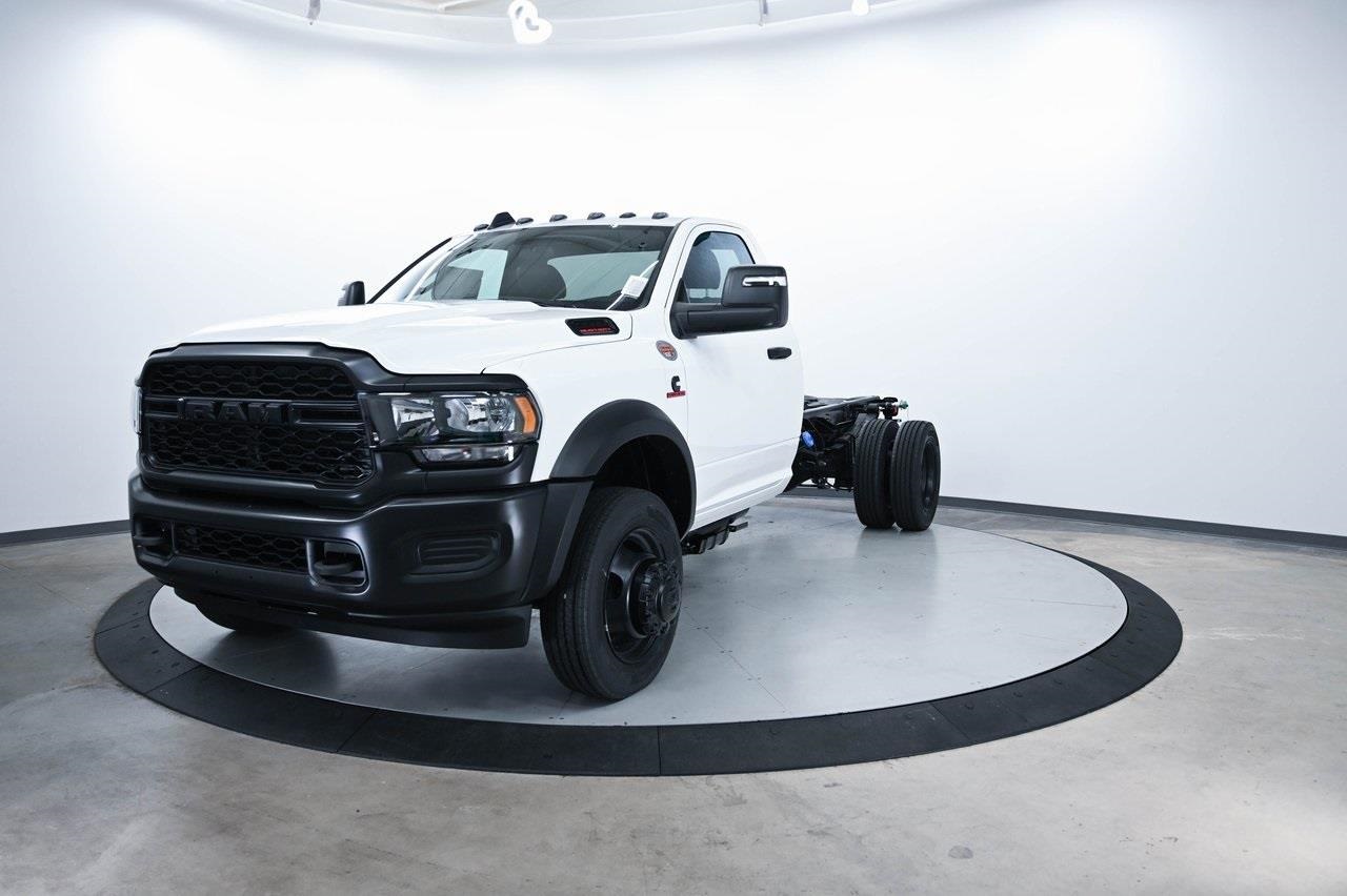 2024 Ram 5500 Tradesman photo 3