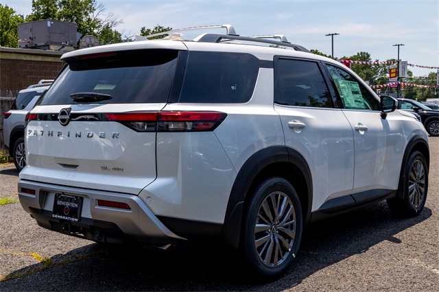 2025 Nissan Pathfinder SL photo 3