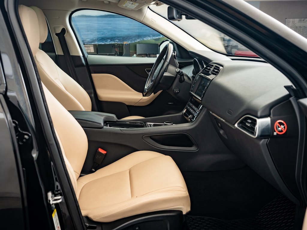 2018 Jaguar F-PACE Premium photo 20