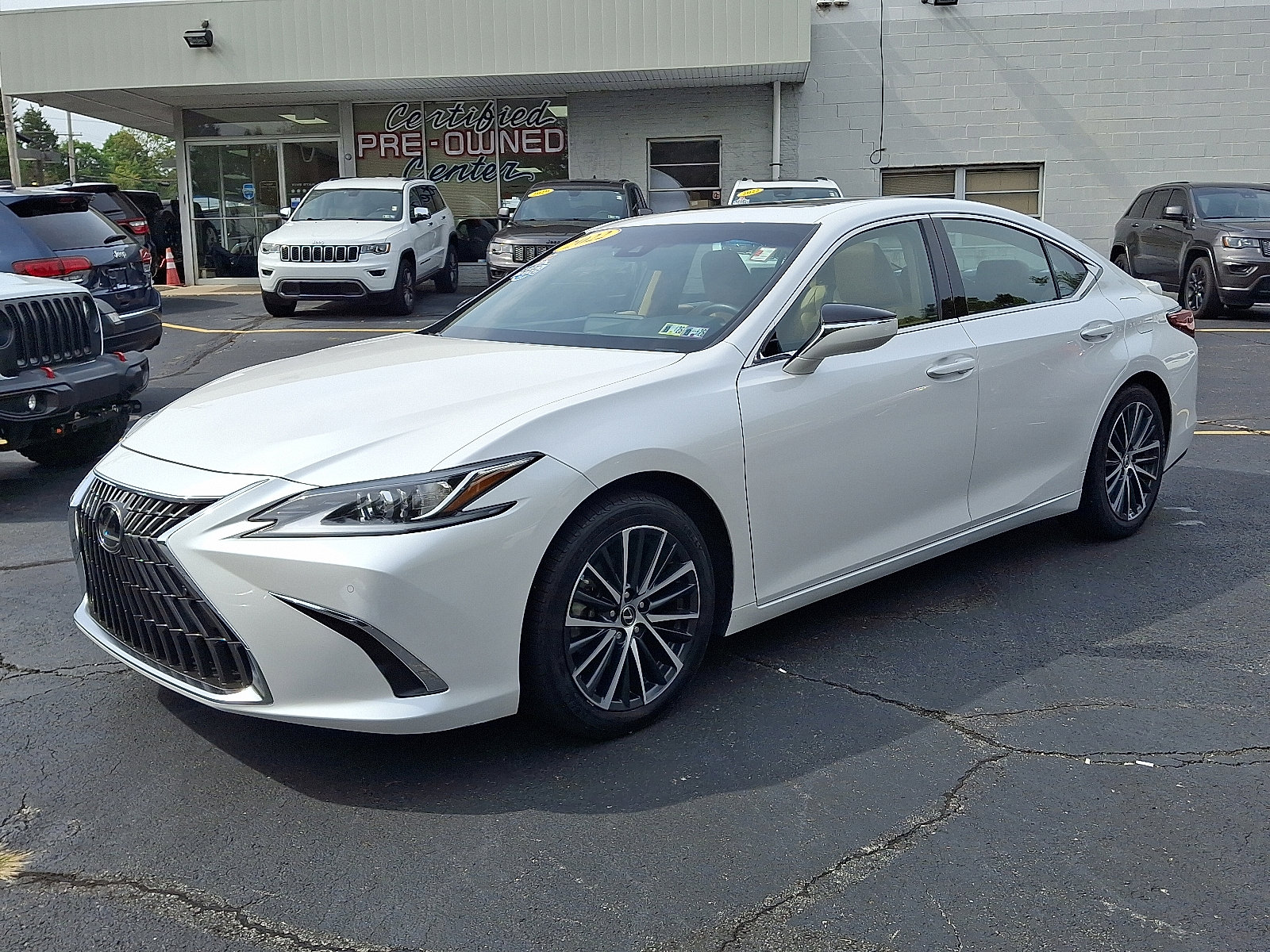 2022 Lexus ES 350 photo 3