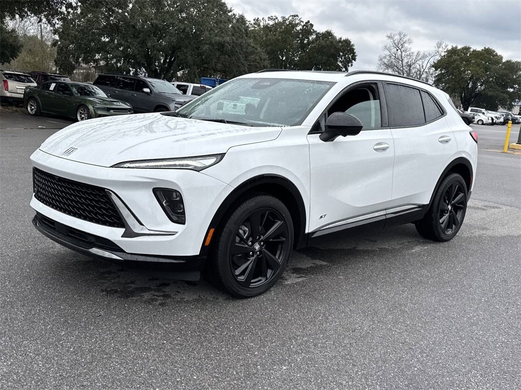 2025 Buick Envision Sport Touring photo 3