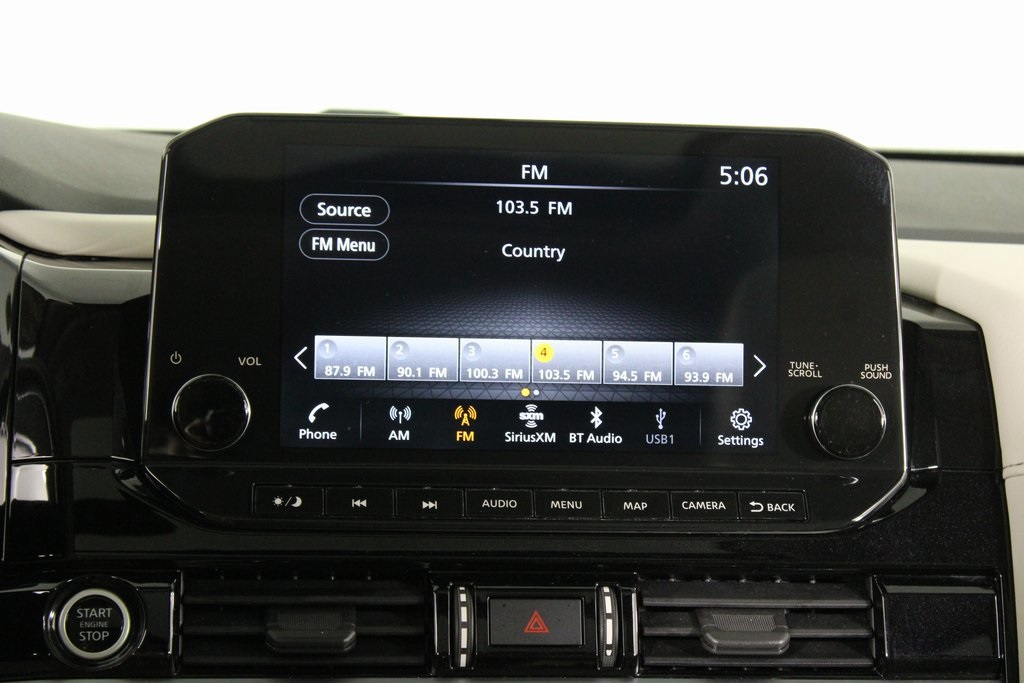 2022 Nissan Pathfinder SL photo 3