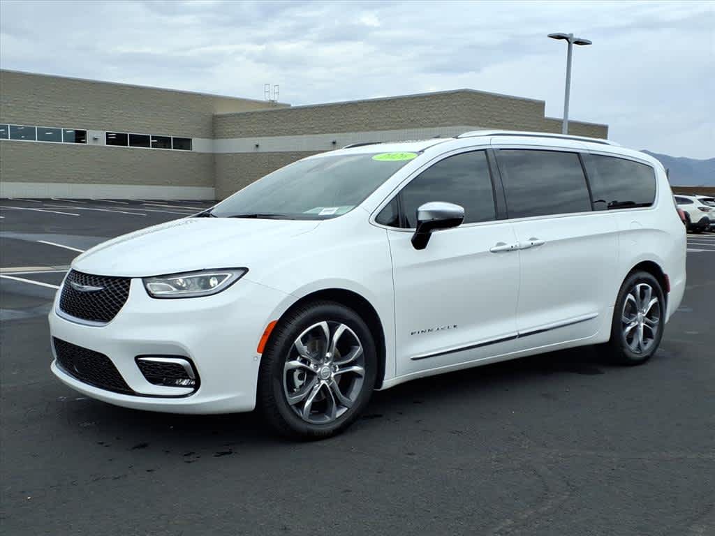2026 Chrysler Pacifica Pinnacle photo 3