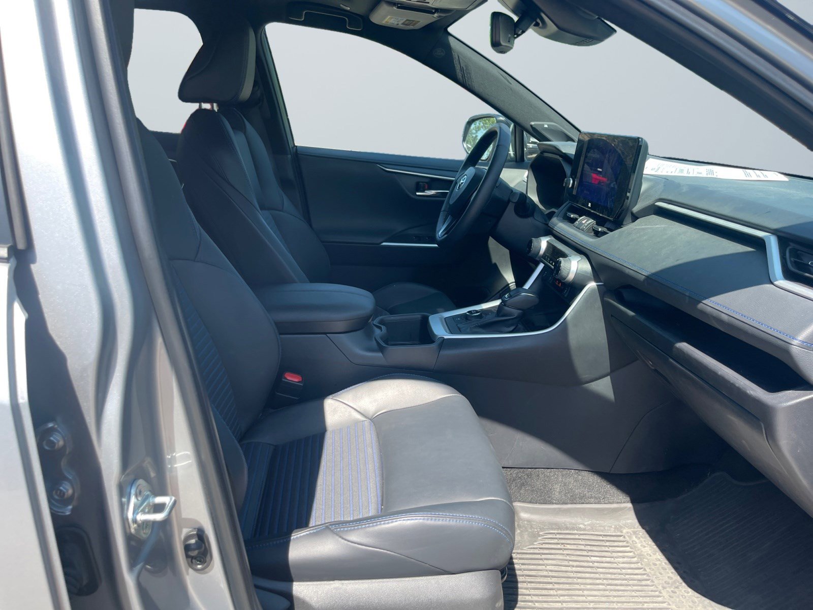 2024 Toyota RAV4 Hybrid XSE photo 16