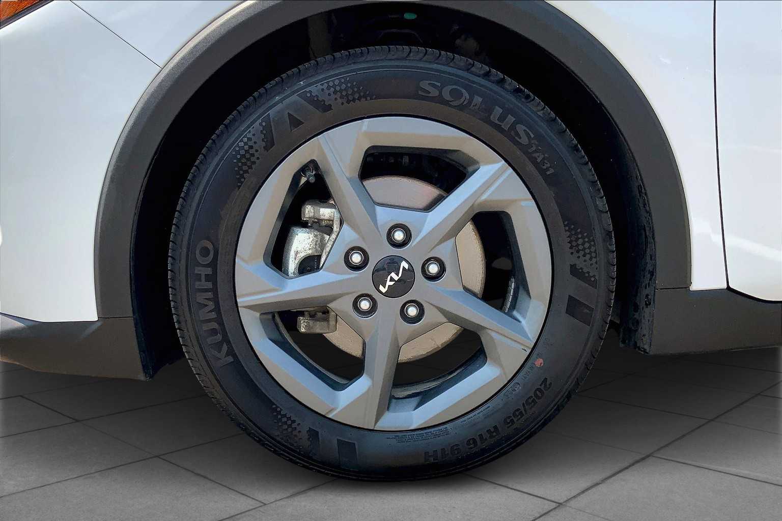 2025 Kia K4 LXS photo 9