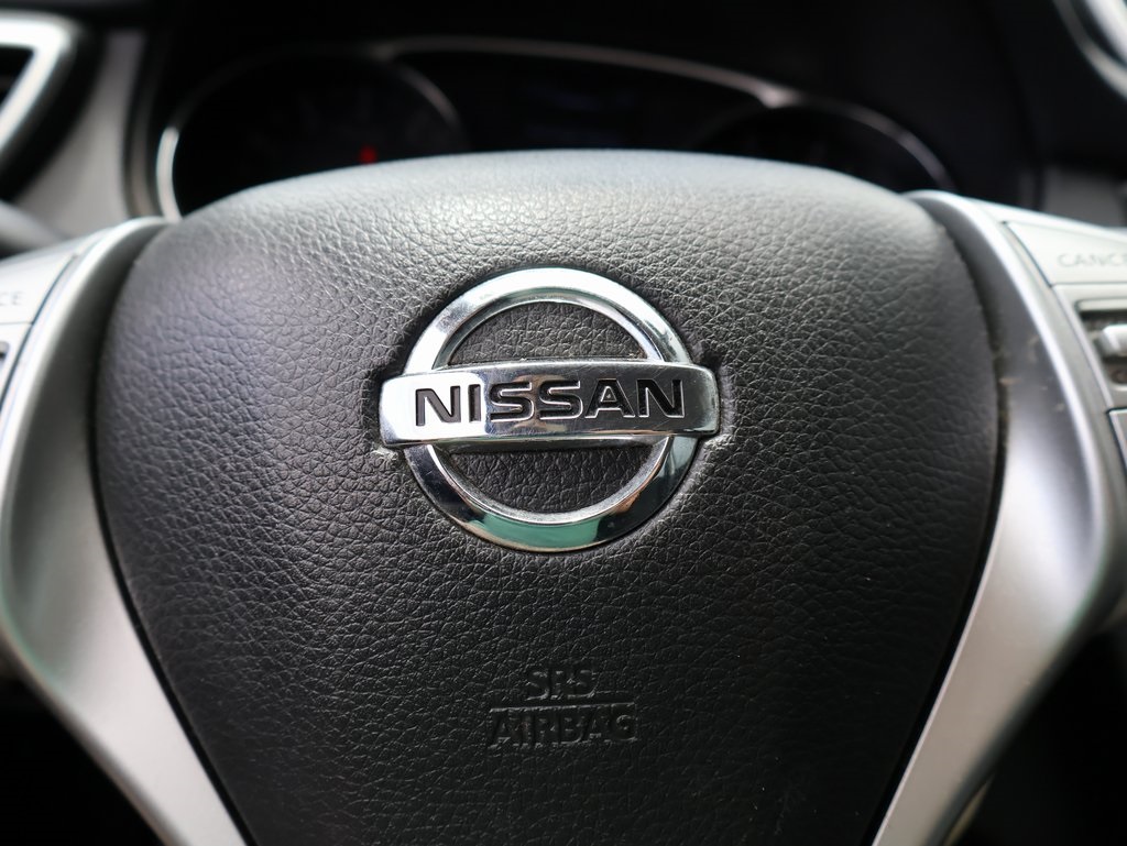 2016 Nissan Rogue S photo 25