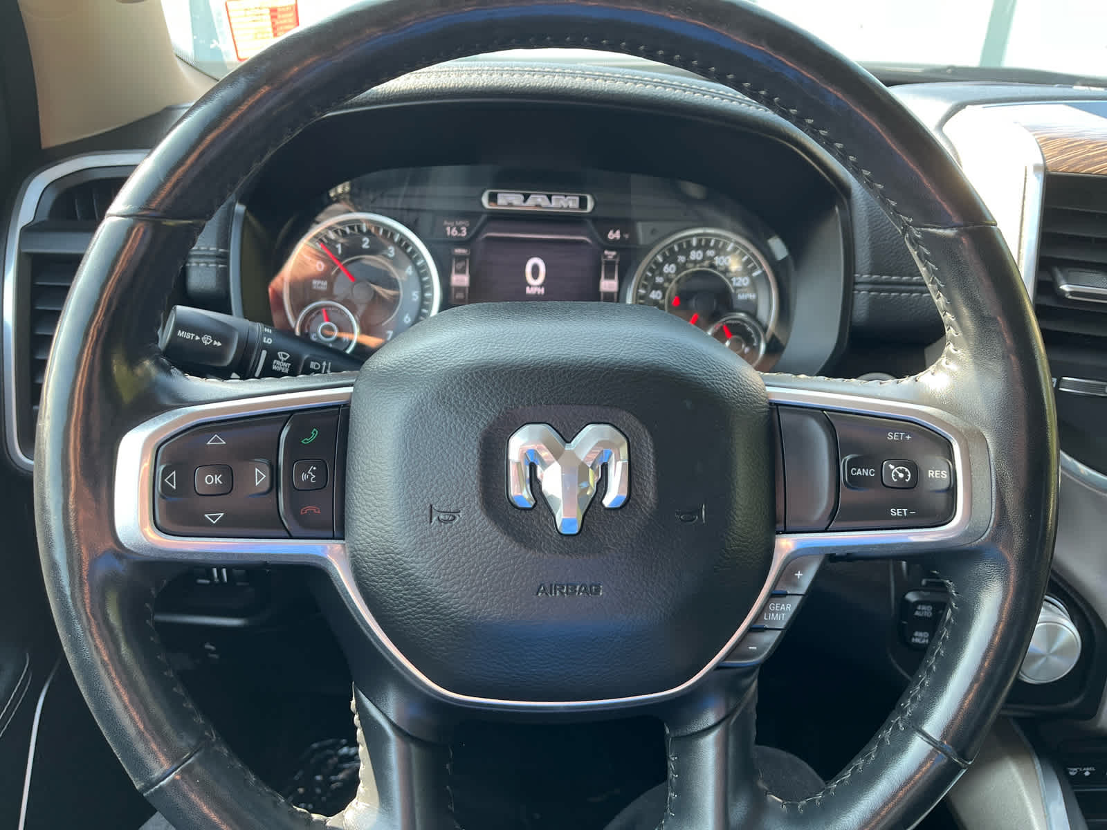2019 Ram 1500 Laramie photo 25