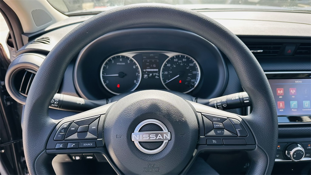 2025 Nissan Kicks Play S photo 13