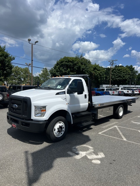2024 Ford F-650 Base photo 2