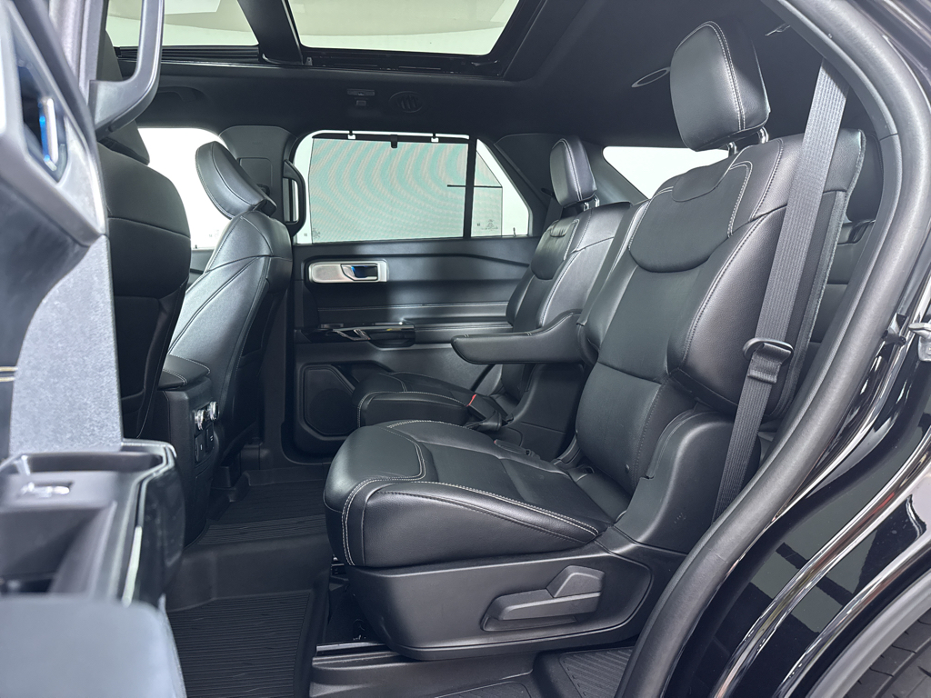 2023 Ford Explorer ST photo 21