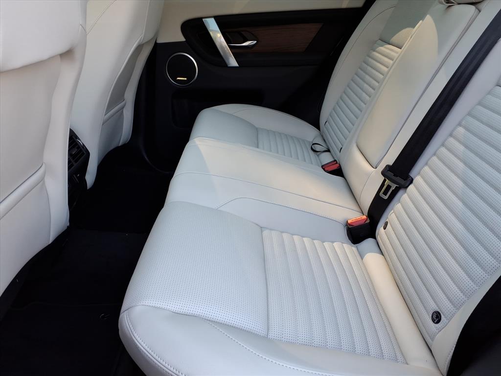 2025 Land Rover Discovery Sport S photo 3