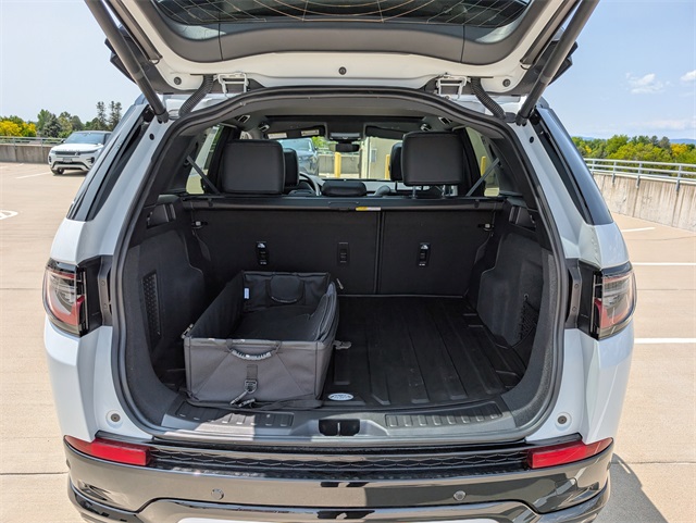 2025 Land Rover Discovery Sport SE photo 3