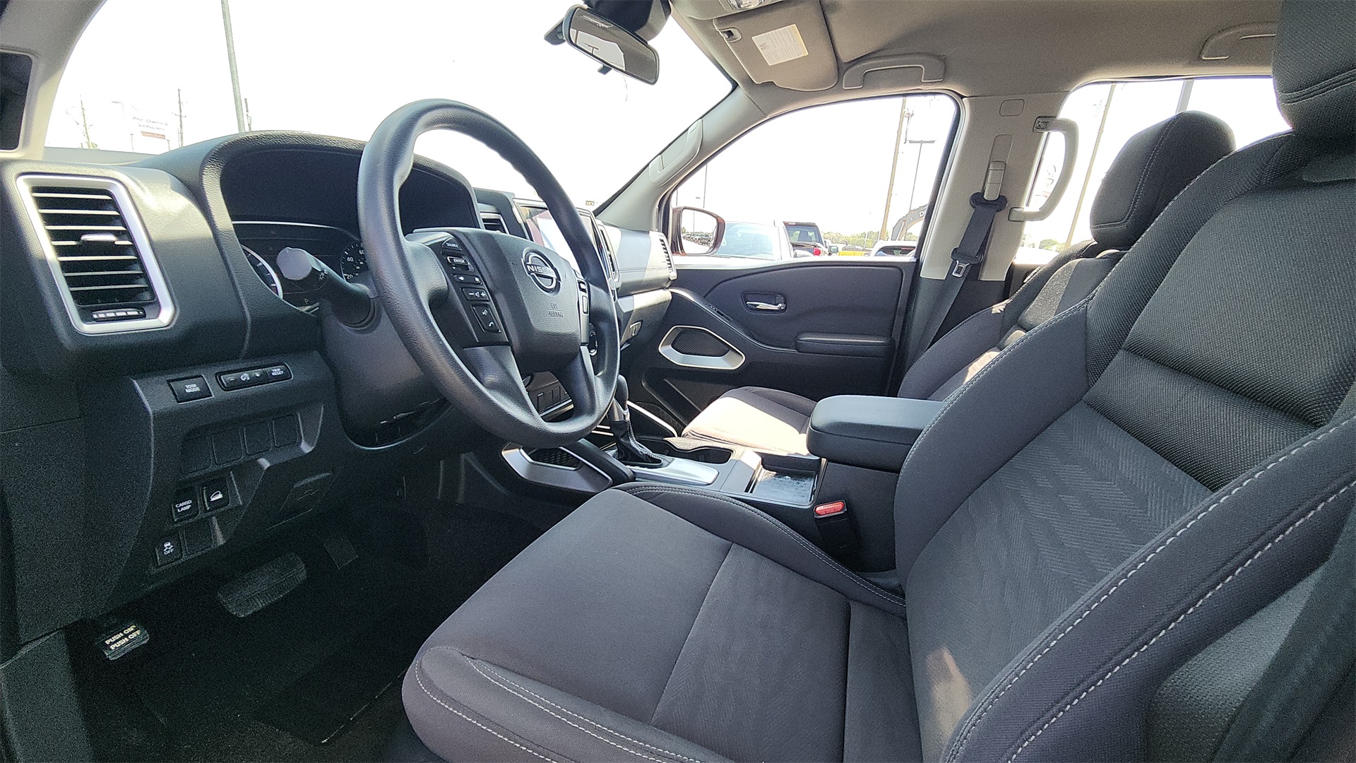 2022 Nissan Frontier SV photo 9