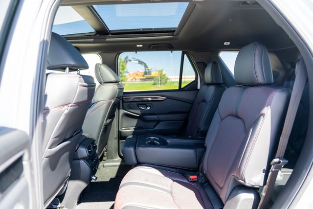 2025 Honda Pilot Black Edition photo 16