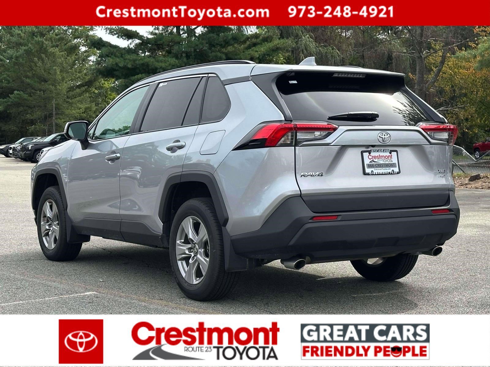 2025 Toyota RAV4 XLE photo 4