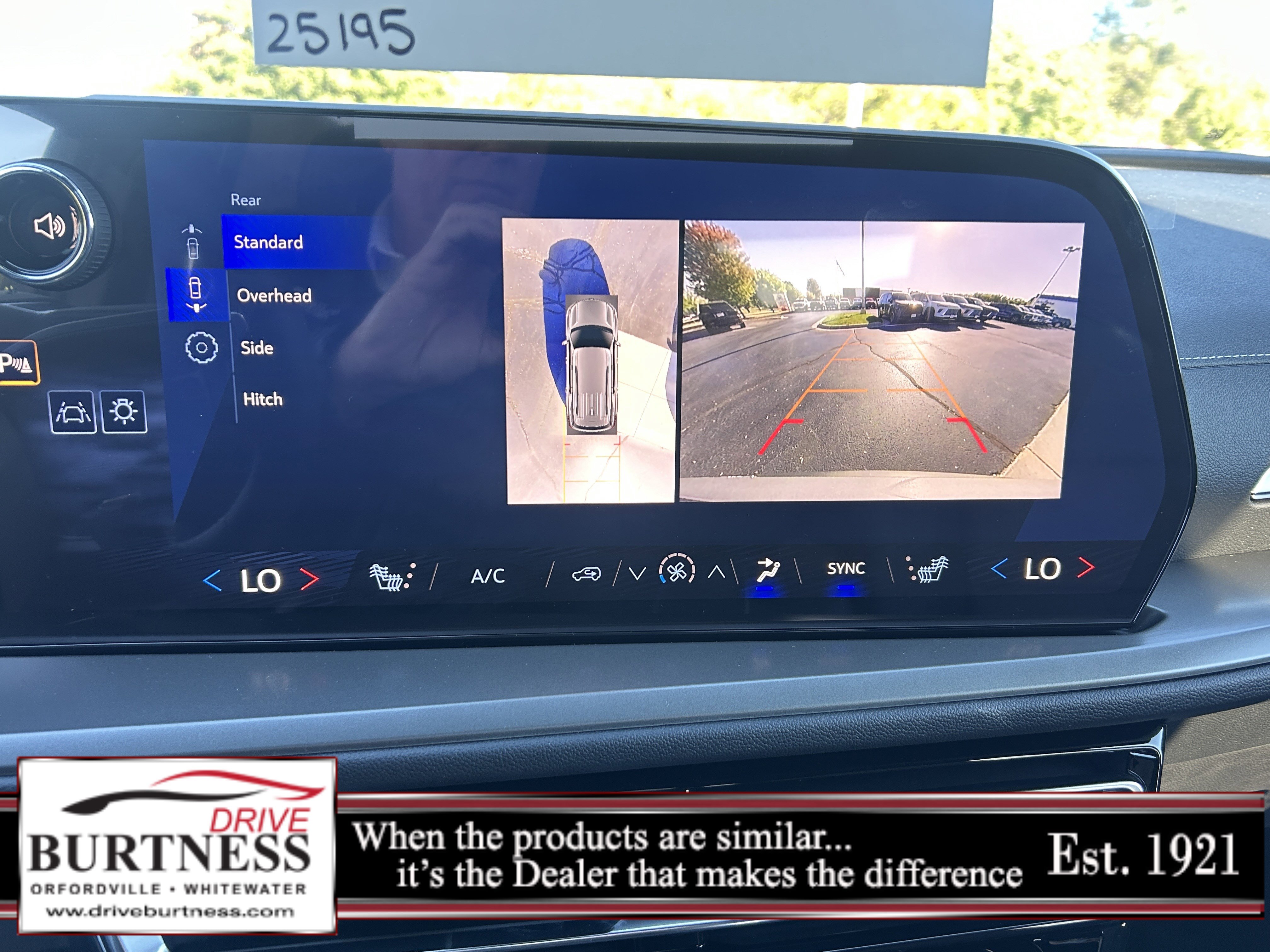 2025 Chevrolet Traverse photo 3